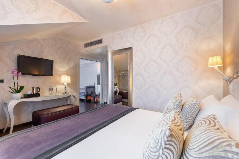 Suite, Carnival Palace   Venice Collection