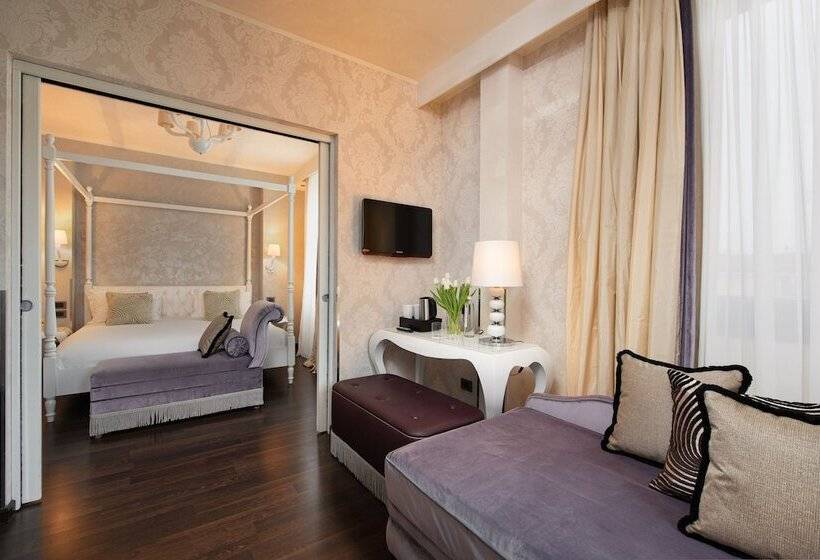 Suite, Carnival Palace   Venice Collection