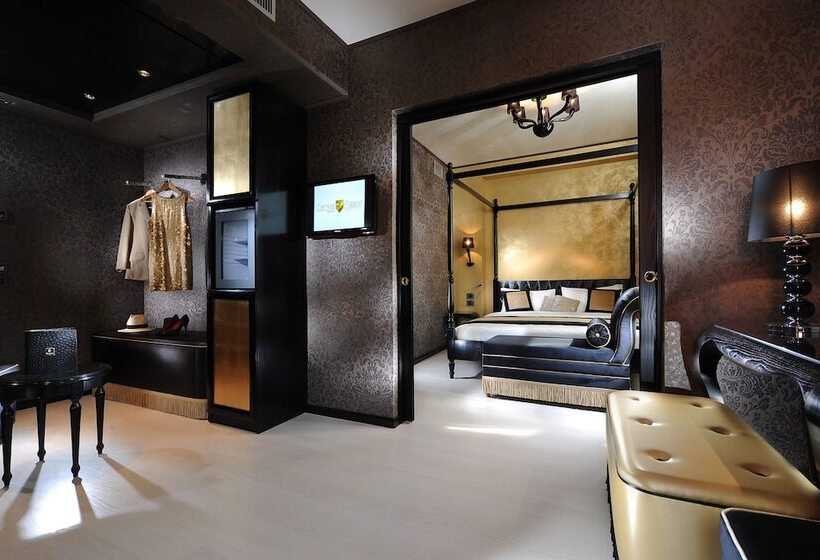 Suite, Carnival Palace   Venice Collection