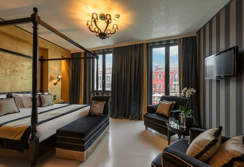 Suite met Uitzicht, Carnival Palace   Venice Collection