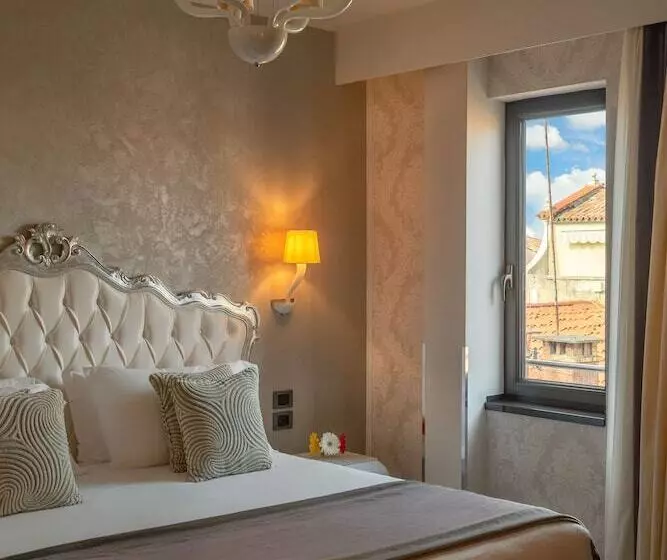 Suite with Hot Tub
