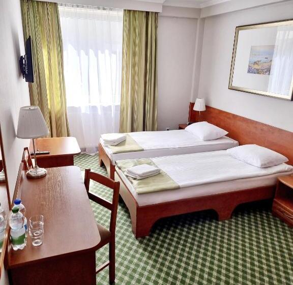 غرفة قياسية, Hit