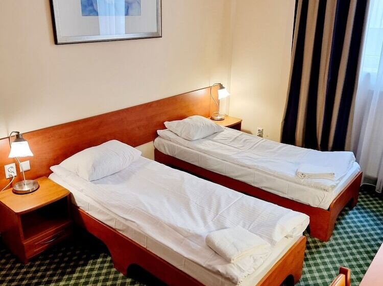 غرفة قياسية, Hit