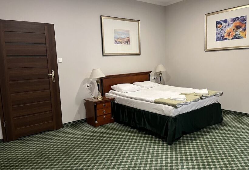 إستوديو سوبيريور, Hit