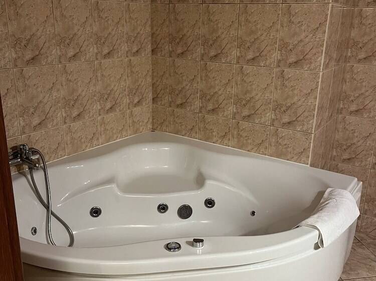 إستوديو سوبيريور, Hit