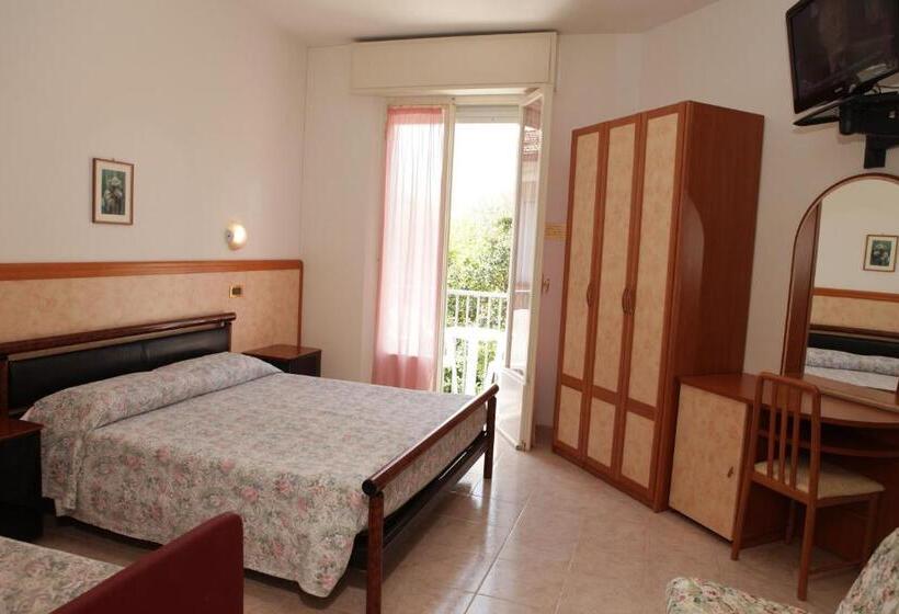 اتاق استاندارد سه نفره, Parigi