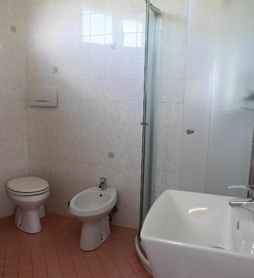 اتاق استاندارد چهار تخته, Parigi