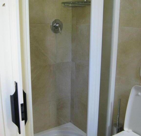 اتاق استاندارد چهار تخته, Parigi