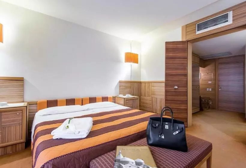 Superior-huone, Terme Delle Nazioni