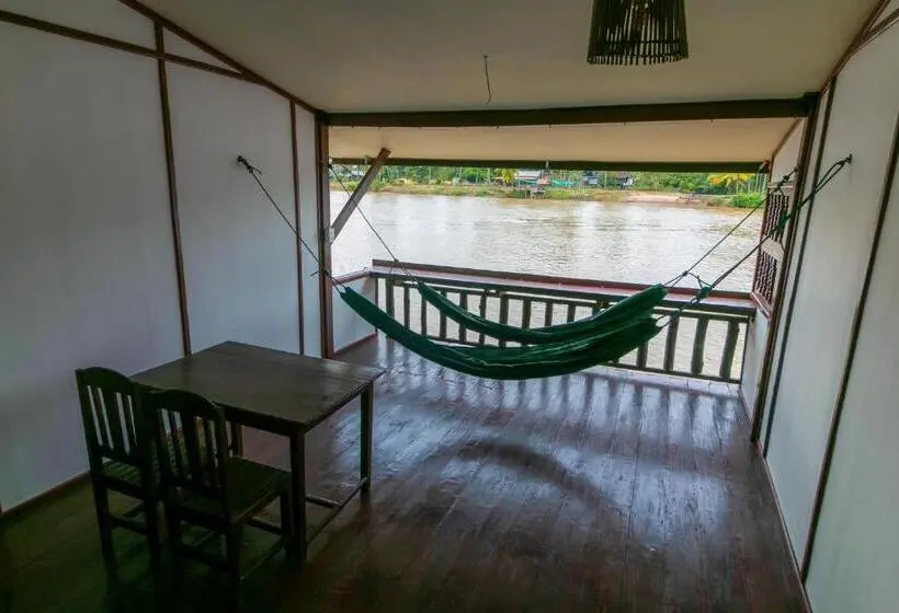 Deluxe room with river view, Dokchampa Guesthouse