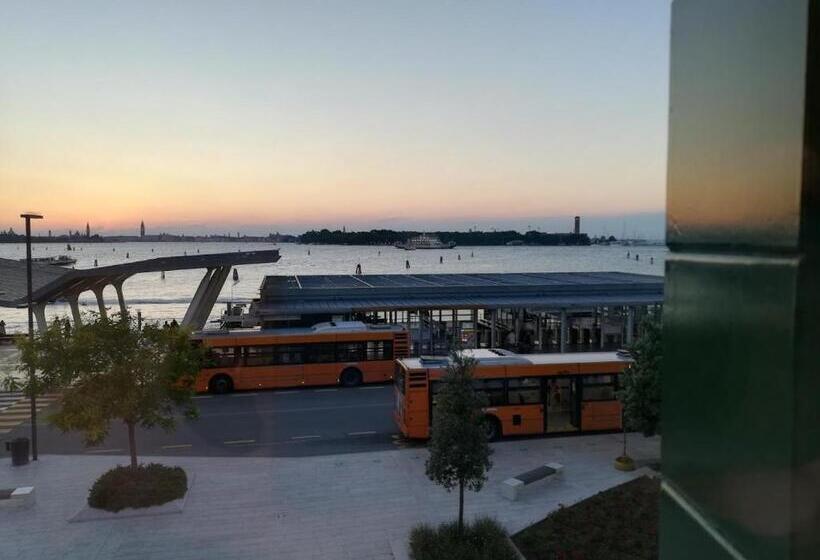 Номер Стандарт Вид на Озеро, Belvedere