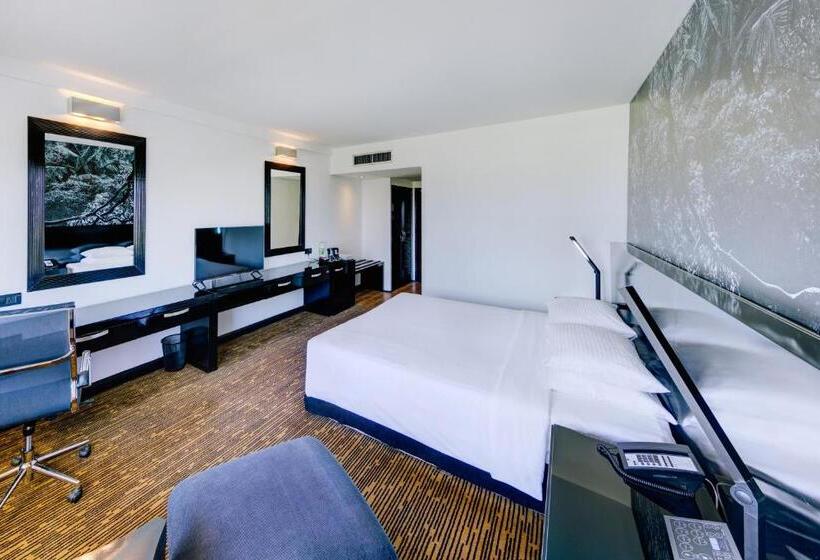 غرفة تنفيذية, Cinnamon Lakeside