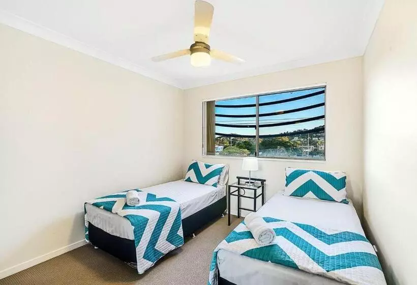 2 Bedroom Apartment with Views, Golden Riviera Absolute Beachfront Resort