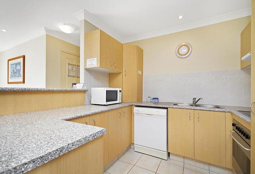 2 Bedroom Apartment with Views, Golden Riviera Absolute Beachfront Resort