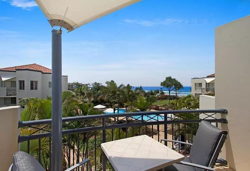 2 Bedroom Apartment with Views, Golden Riviera Absolute Beachfront Resort