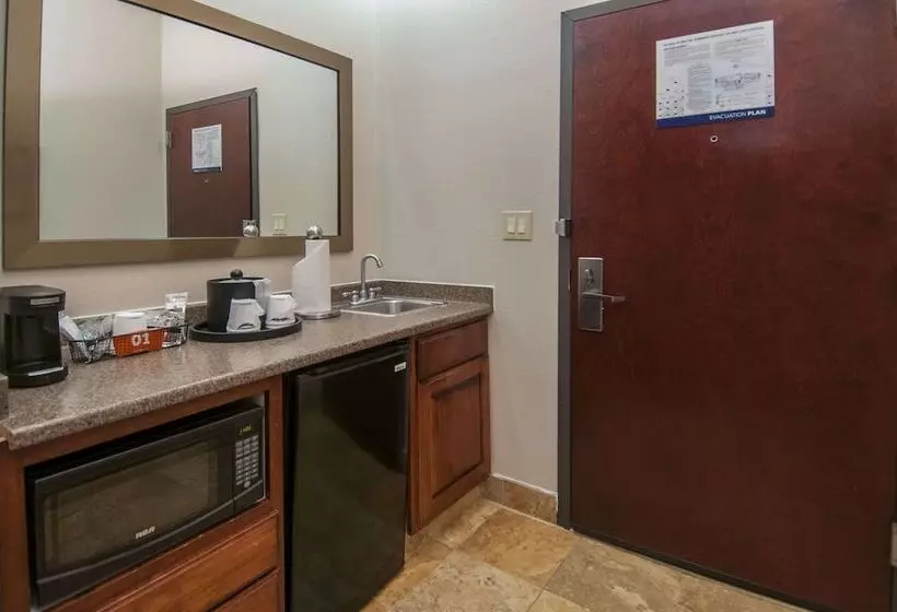 スイート, Hampton Inn & Suites Waxahachie