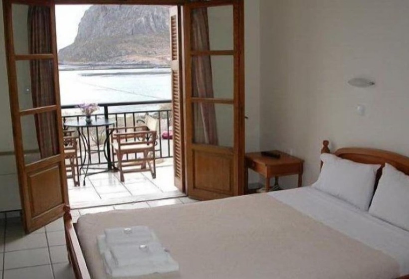 חדר סטנדרט לשלושה, Pramataris