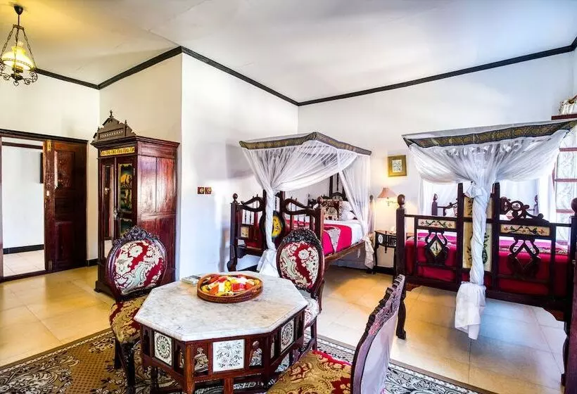 Standard Kolmen Hengen Huone, Tembo House