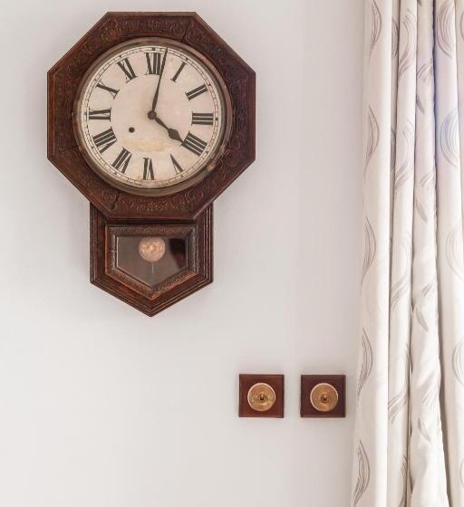 اتاق خانوادگی با چشمانداز دریا, Tembo House