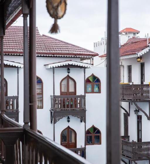 Президентский Люкс, Tembo House