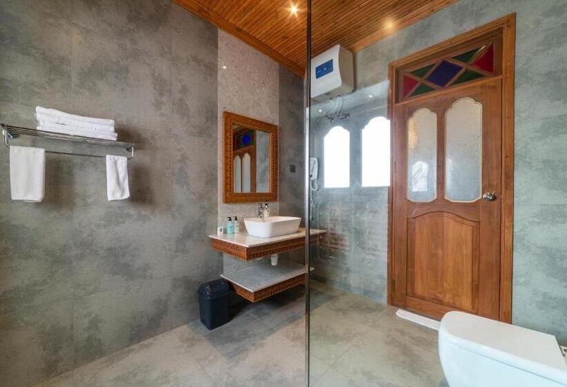 Номер Стандарт Вид на Город, Tembo House