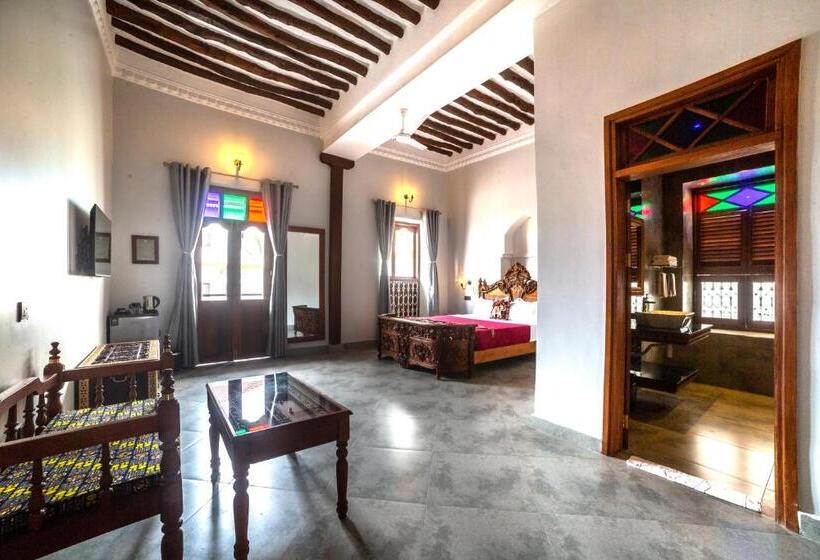 Номер Стандарт Вид на Город, Tembo House