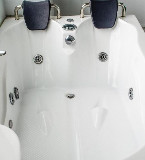 سوییت جونیور, The Platinum Suite Bangkok