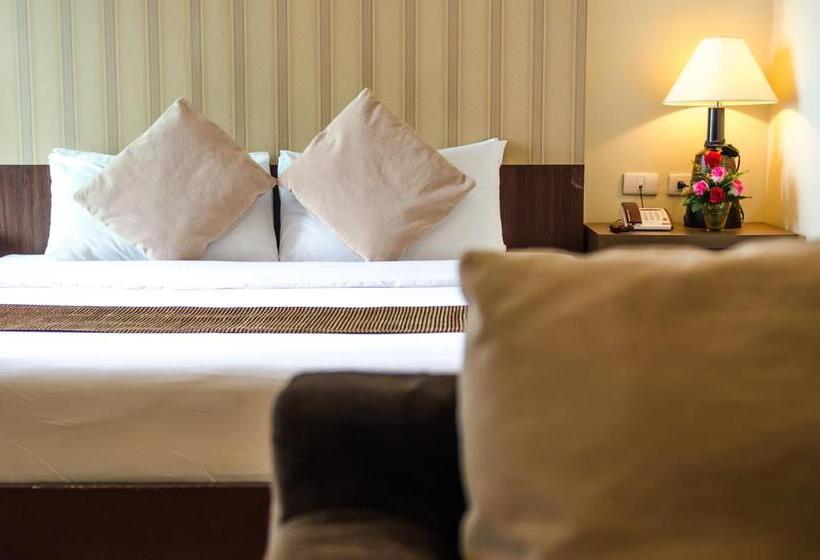 سوییت جونیور, The Platinum Suite Bangkok