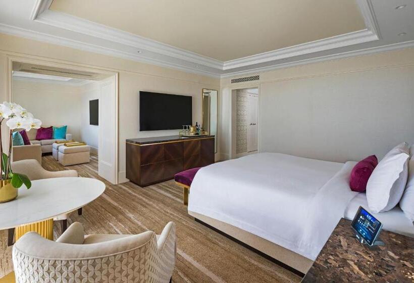 מיטת קינג בסוויטה, The St. Regis Atlanta