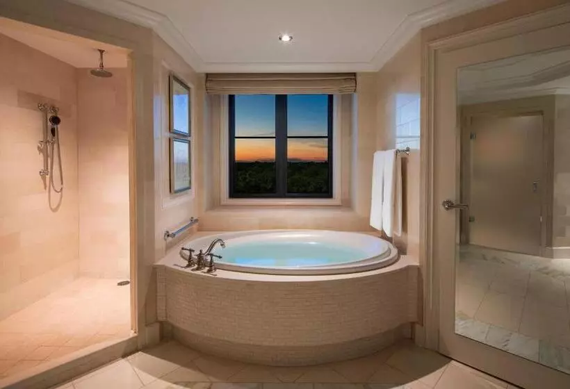 سوئیت با بالکن, The St. Regis Atlanta