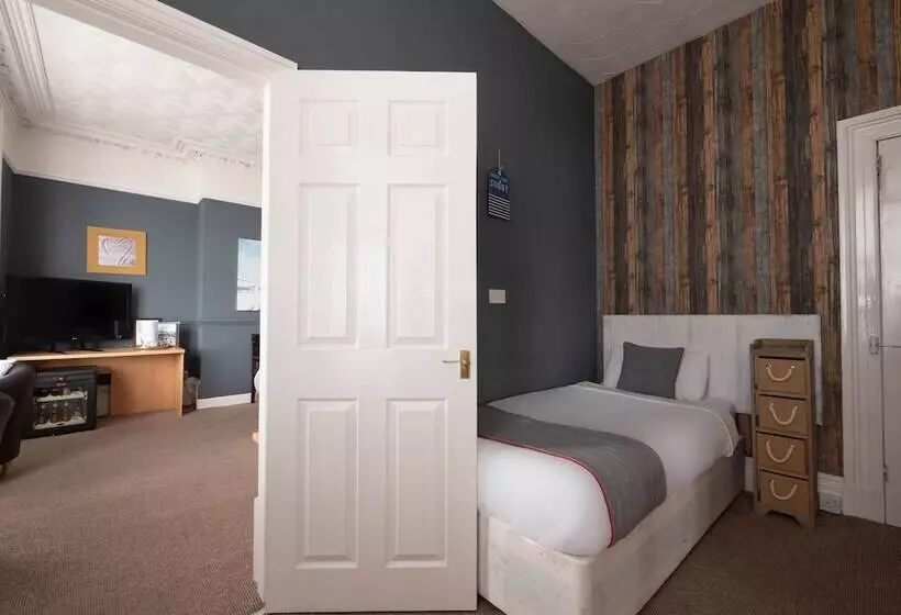 اتاق لوکس, Oyo Pier Hotel Rhyl