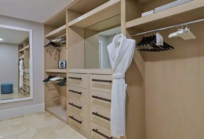 سوییت با چشم‌انداز دریا, St. Regis Bahia Beach Resort, Puerto Rico