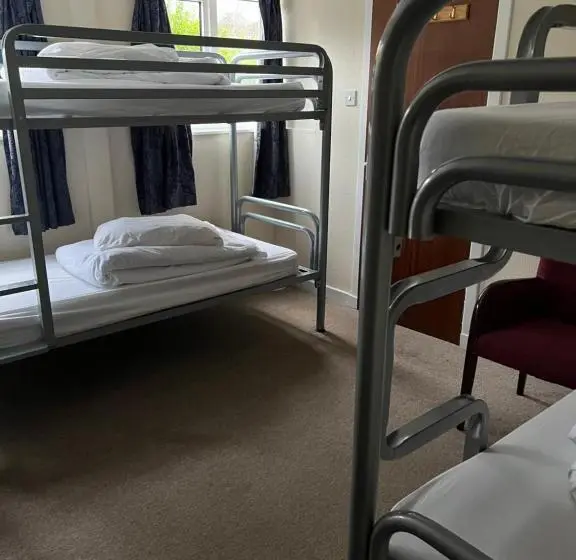 ルームシェアのワンベッド, Saucy Mary's Hostel