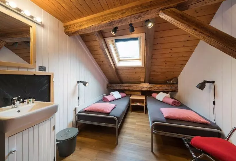 バス共有のスタンダードルーム, Balmers Hostel