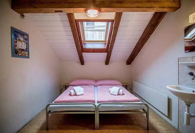 バス共有のスタンダードルーム, Balmers Hostel