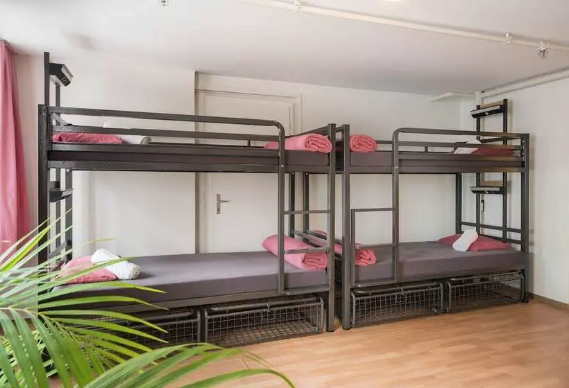 ルームシェアのワンベッド, Balmers Hostel