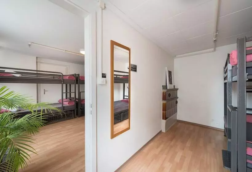 ルームシェアのワンベッド, Balmers Hostel