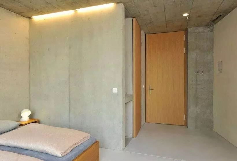 اتاق استاندارد یک نفره, Basel Youth Hostel