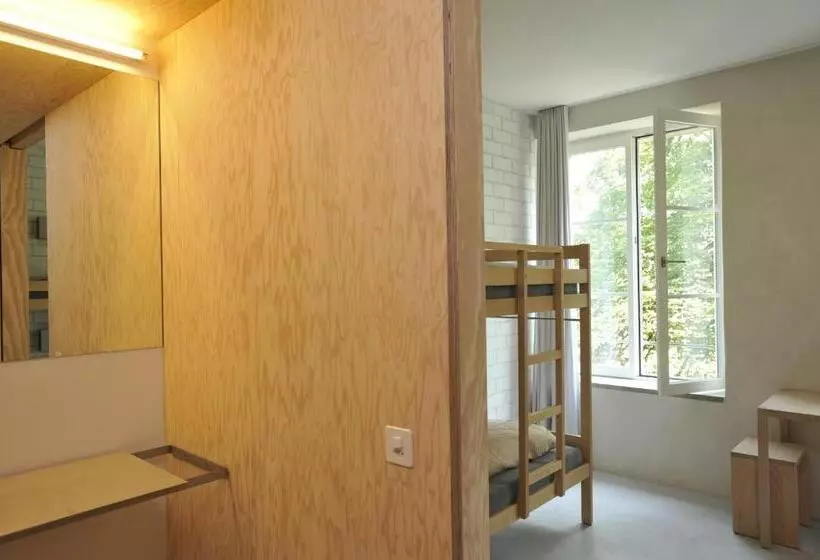 تختخواب در اتاق مشترک, Basel Youth Hostel
