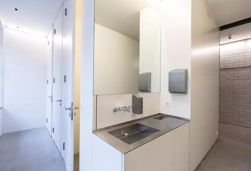 تختخواب در اتاق مشترک, Basel Youth Hostel