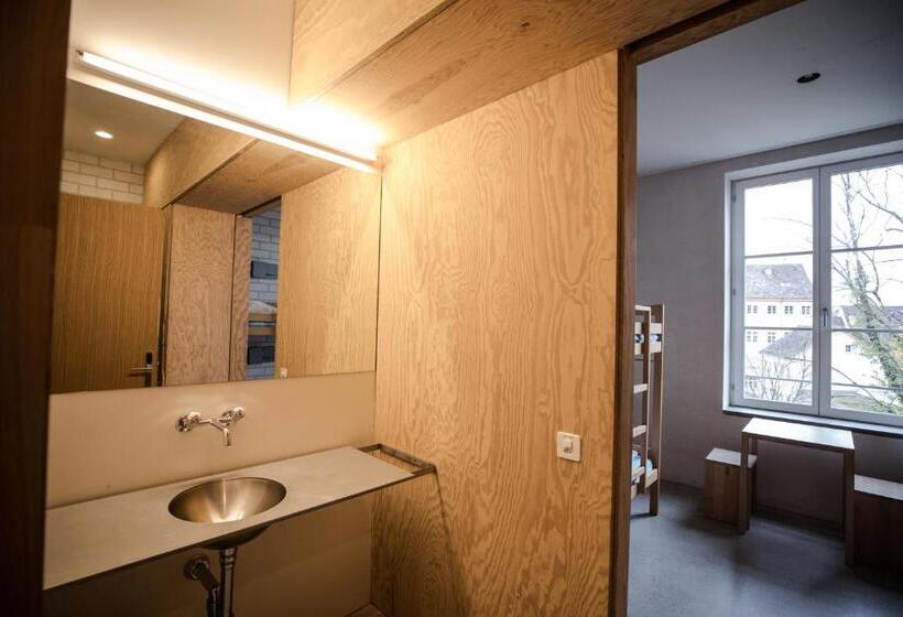 스탠다드 4인용 룸 공용 욕실, Basel Youth Hostel