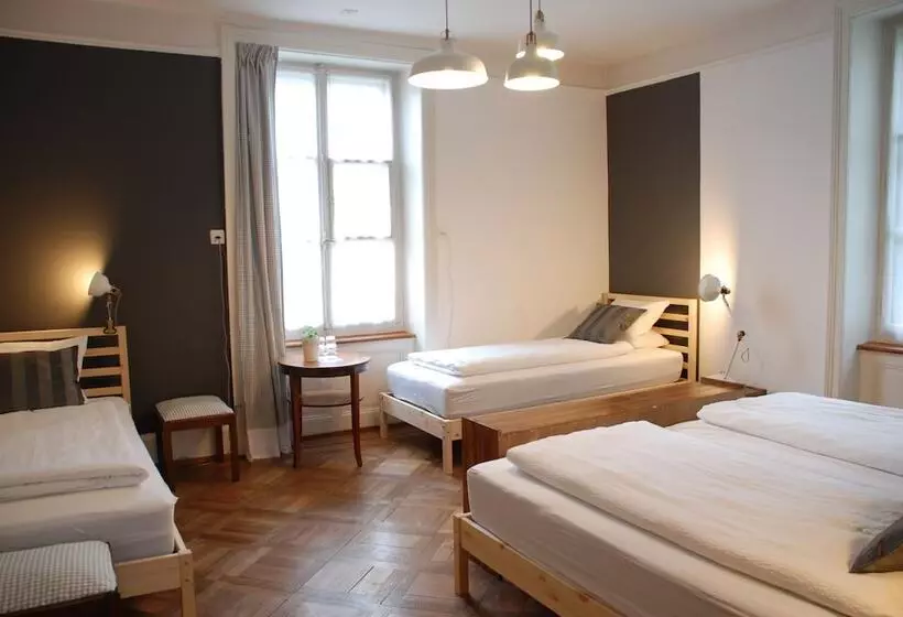 浴室共有スタンダード４人用ルーム, The Bed + Breakfast
