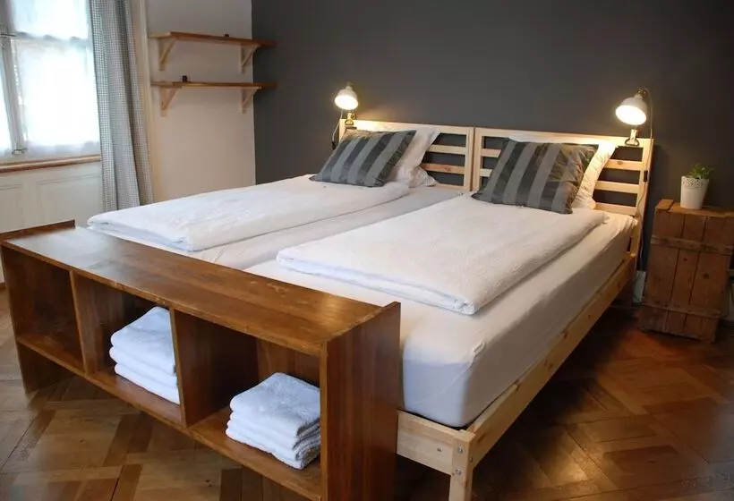浴室共有スタンダード４人用ルーム, The Bed + Breakfast