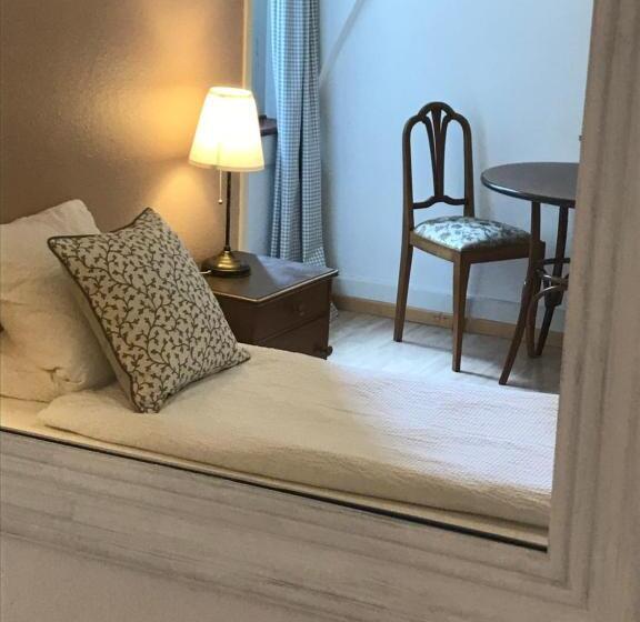 חדר סטנדרט חדר אמבטיה משותף, The Bed + Breakfast