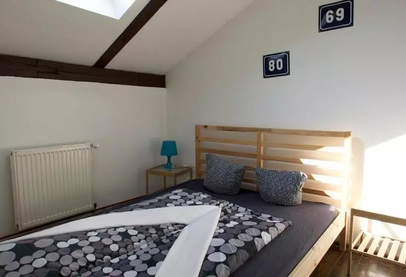 اتاق استاندارد چهار تخته, Clown And Bard Hostel
