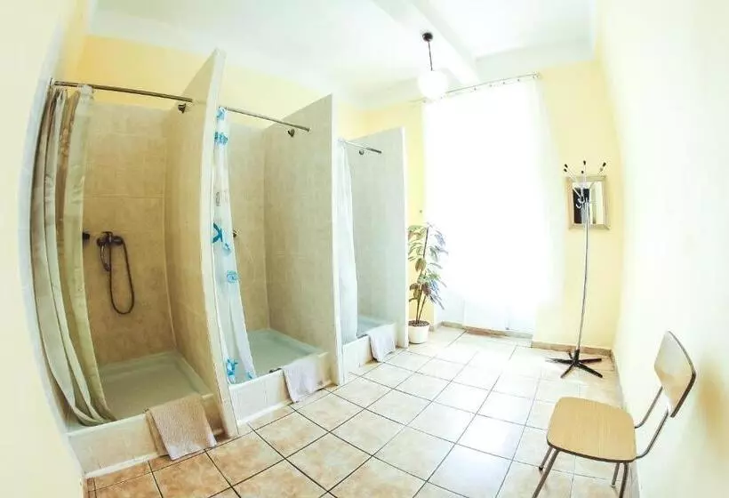 Quarto Estandar Banheiro Compartilhado, Hostel Dakura