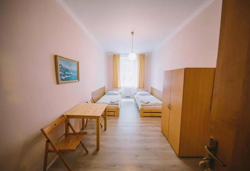 Quarto Estandar Banheiro Compartilhado, Hostel Dakura