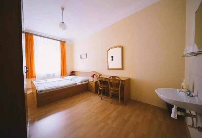Quarto Estandar Banheiro Compartilhado, Hostel Dakura