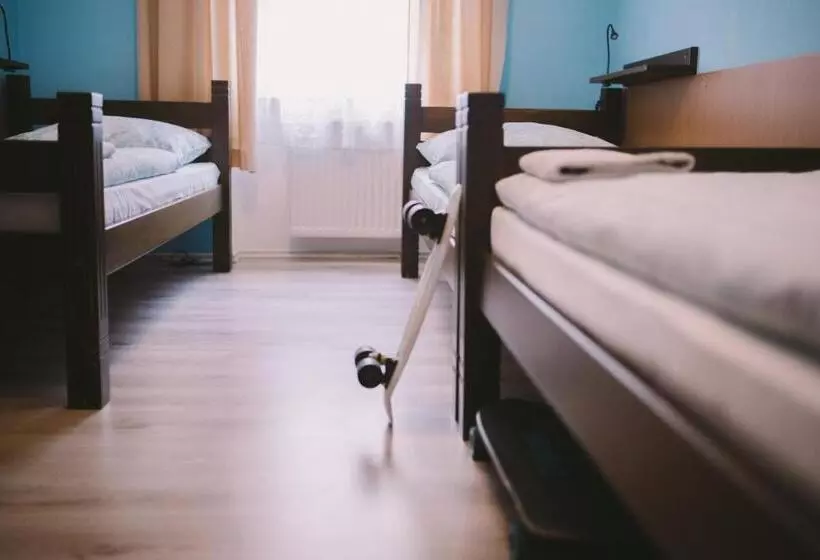 Quarto Triplo Estandar Banheiro Compartilhado, Hostel Dakura