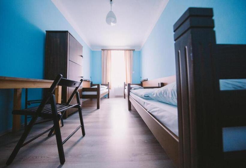 اتاق استاندارد سه تخته با سرویس بهداشتی مشترک, Hostel Dakura